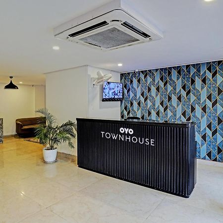 Super Townhouse Sector 57 Near Bestech Central Square Mall Gurgáon Kültér fotó