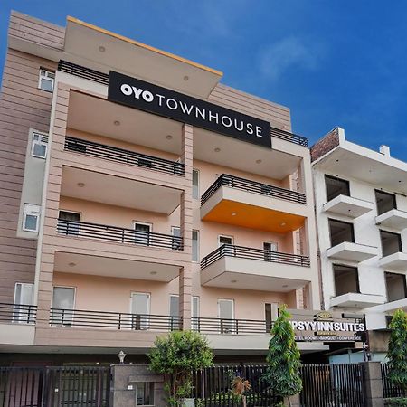 Super Townhouse Sector 57 Near Bestech Central Square Mall Gurgáon Kültér fotó
