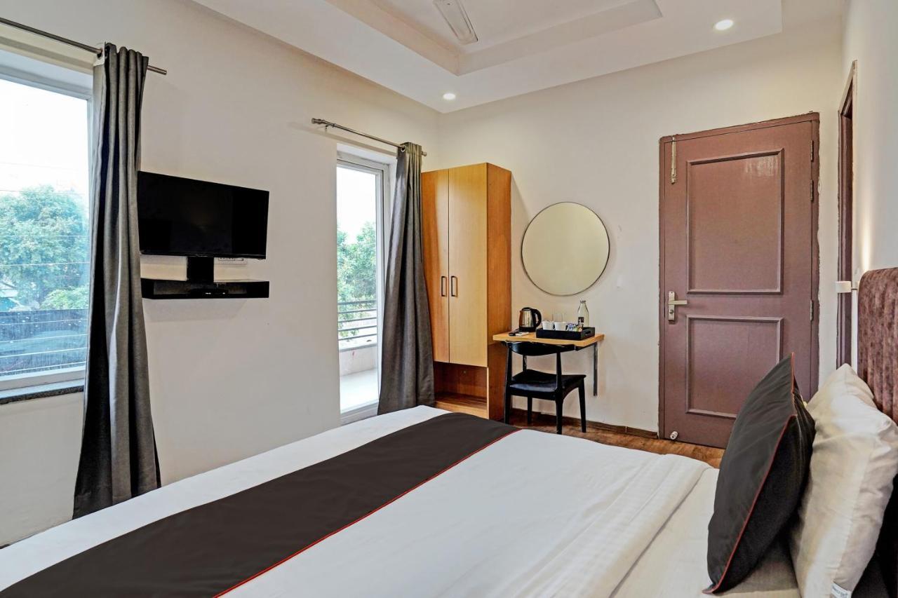 Super Townhouse Sector 57 Near Bestech Central Square Mall Gurgáon Kültér fotó