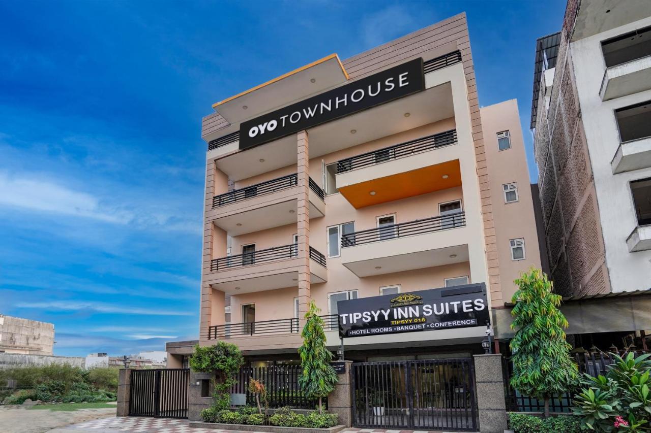 Super Townhouse Sector 57 Near Bestech Central Square Mall Gurgáon Kültér fotó