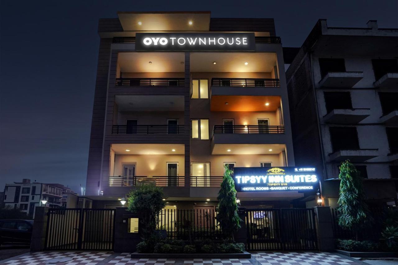 Super Townhouse Sector 57 Near Bestech Central Square Mall Gurgáon Kültér fotó
