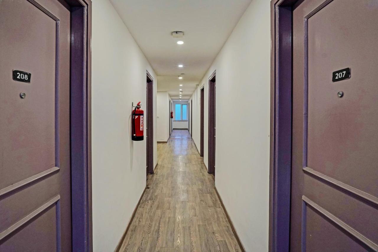 Super Townhouse Sector 57 Near Bestech Central Square Mall Gurgáon Kültér fotó