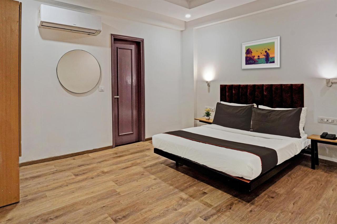 Super Townhouse Sector 57 Near Bestech Central Square Mall Gurgáon Kültér fotó