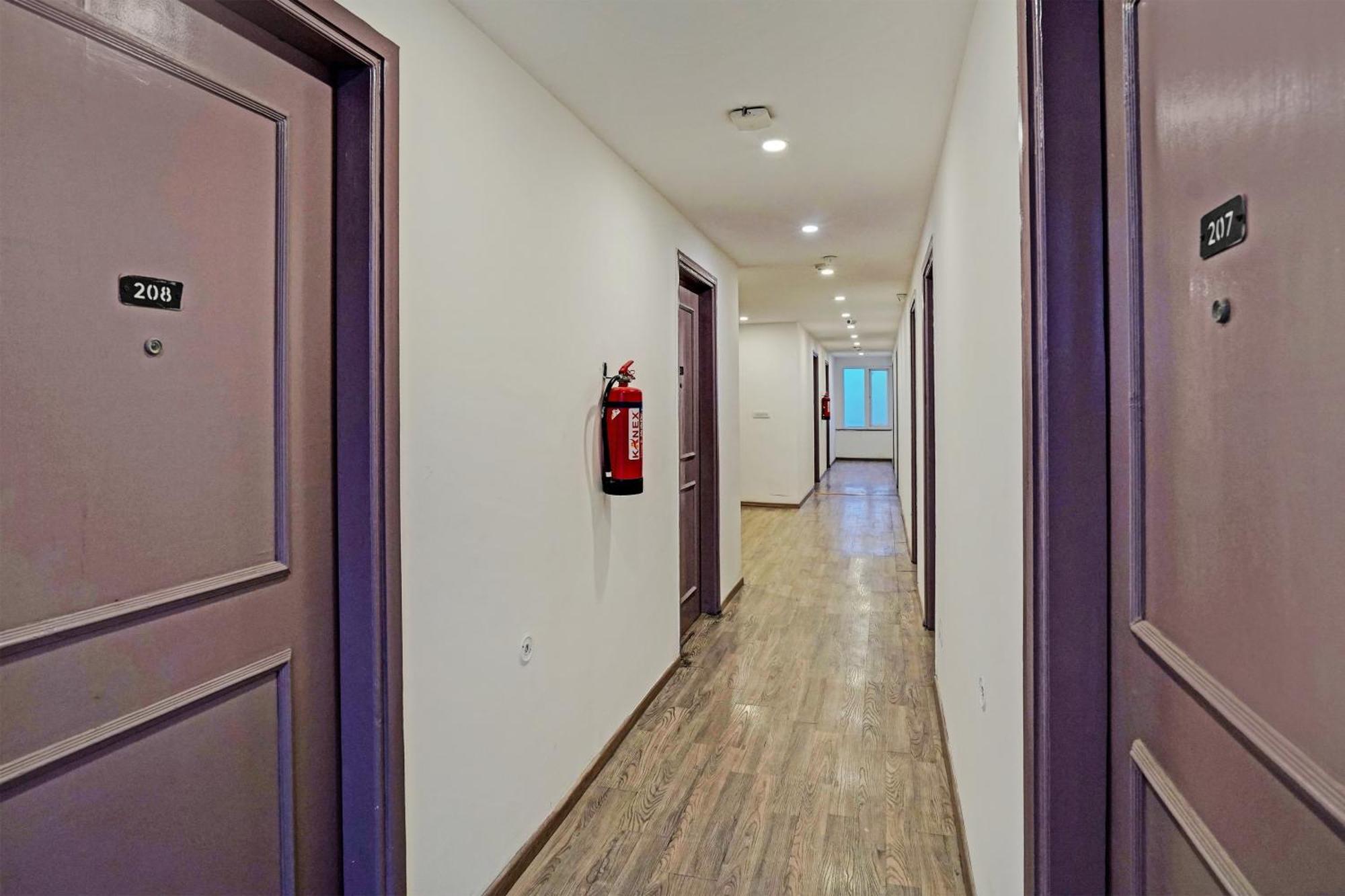 Super Townhouse Sector 57 Near Bestech Central Square Mall Gurgáon Kültér fotó
