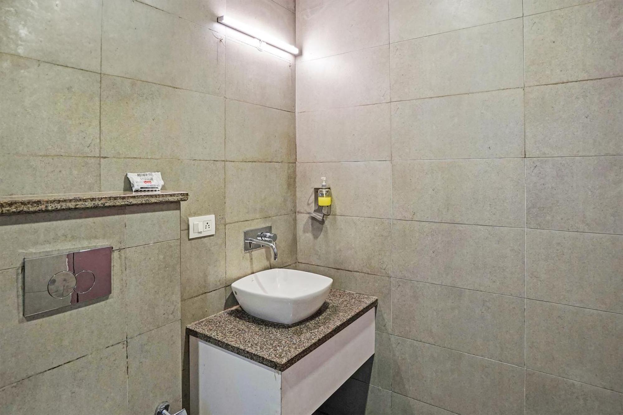 Super Townhouse Sector 57 Near Bestech Central Square Mall Gurgáon Kültér fotó