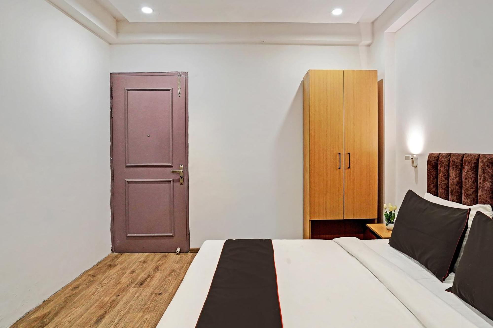 Super Townhouse Sector 57 Near Bestech Central Square Mall Gurgáon Kültér fotó
