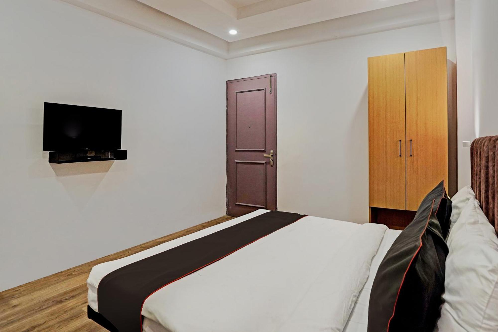 Super Townhouse Sector 57 Near Bestech Central Square Mall Gurgáon Kültér fotó